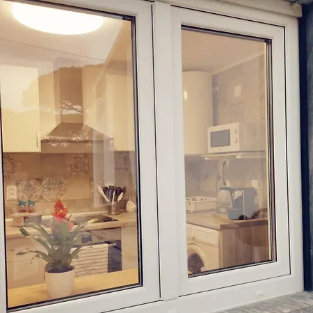 Small House With Private Park And Yard 펜션 *