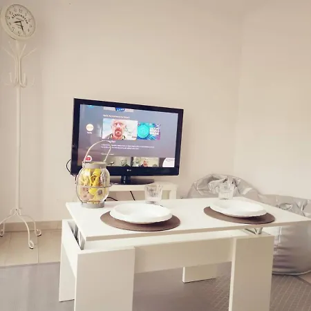 Small House With Private Park And Yard *