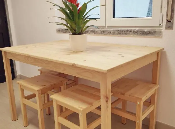 Small House With Private Park And Yard Semesterbostad