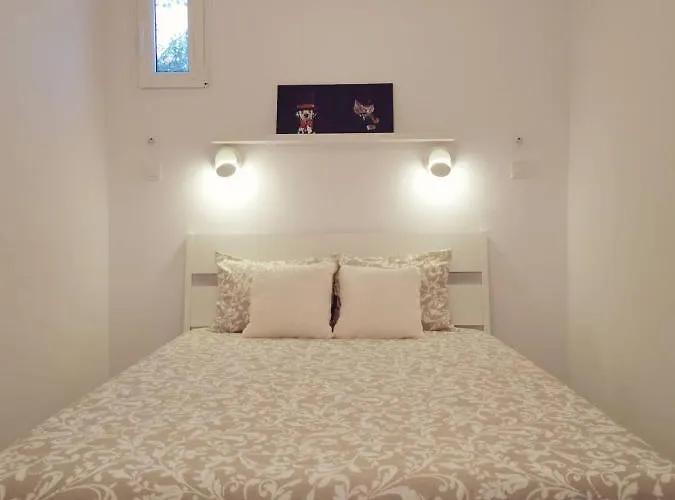 بيت للعطل Small House With Private Park And Yard