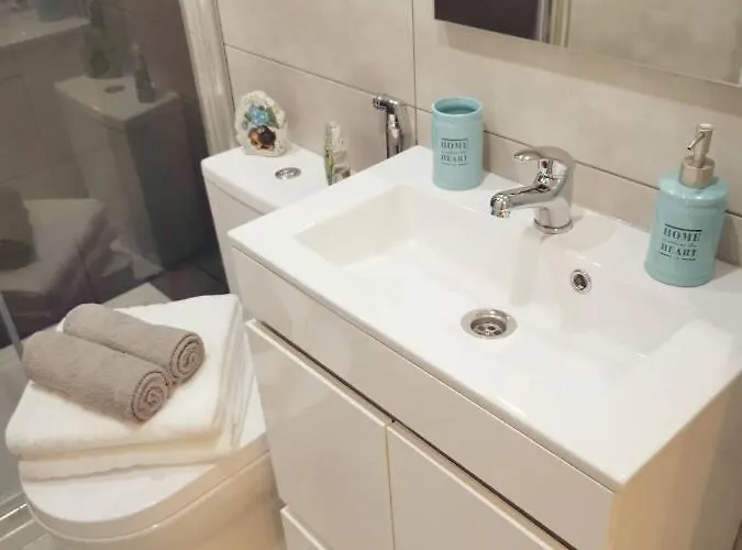 Small House With Private Park And Yard Semesterbostad