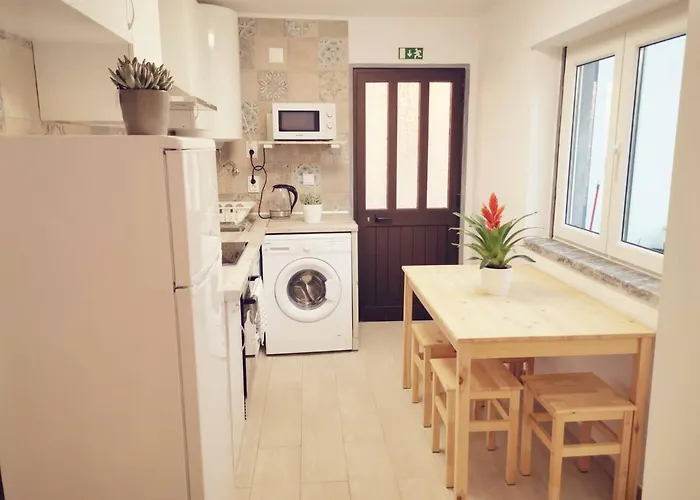 Small House With Private Park And Yard *