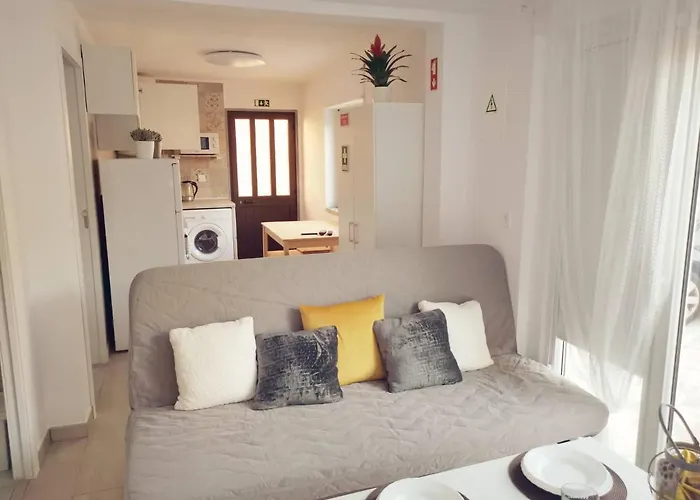 Small House With Private Park And Yard *